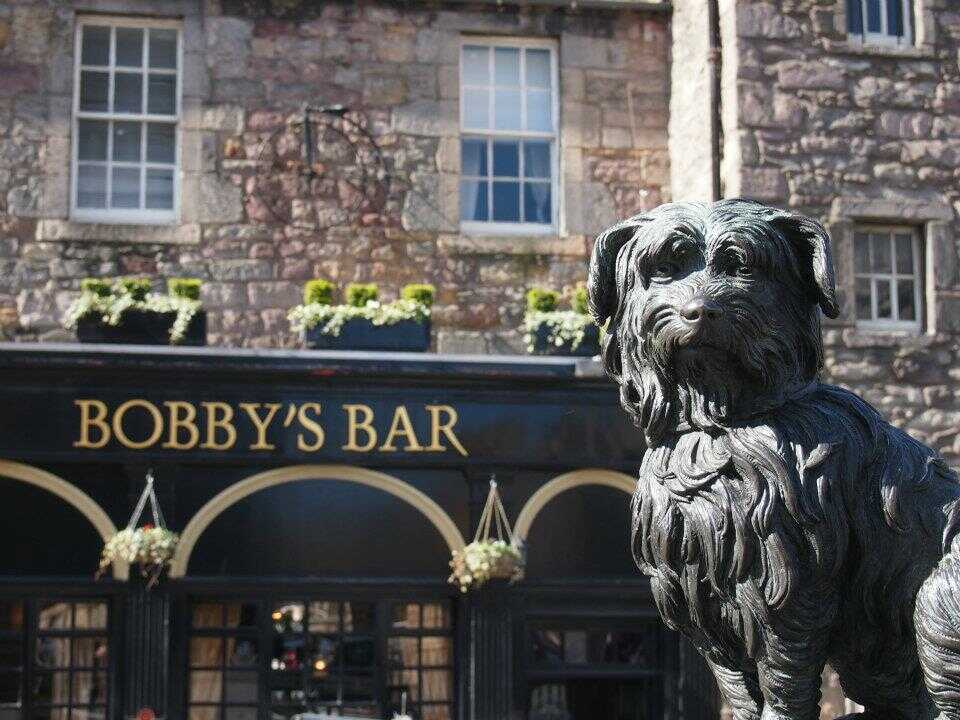 Patsas Bobby-koirasta Edinburghissa.